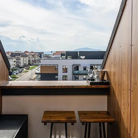 Mountain View & Sunset - Underground Parking Apartment *